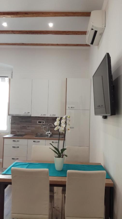 Apartmaji Apollonio อิซอลา ภายนอก รูปภาพ